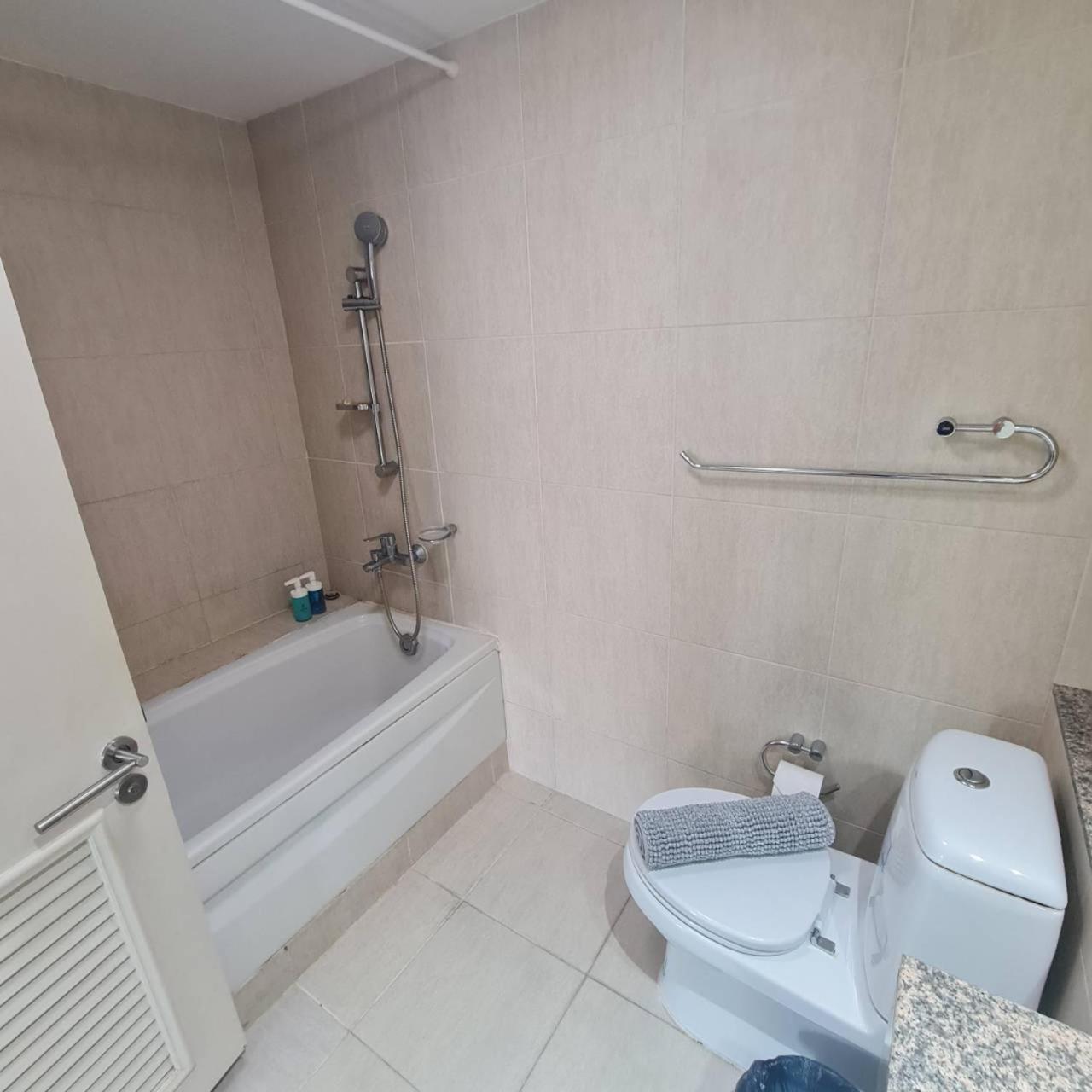 Spacious In Bkk דירה בנגקוק